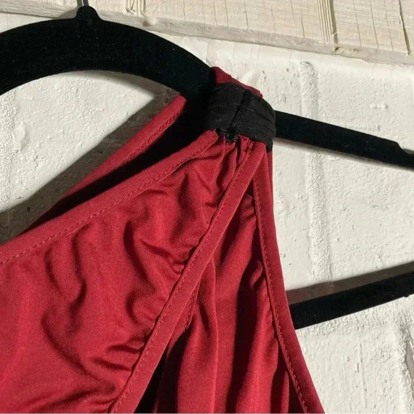 Red Bodycon Mini Dress Size Medium With Chest Cutout Sexy Black Shoulder Flirty - Picture 10 of 14